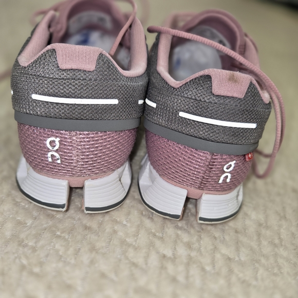 On Running Women's Shoes in Mauve and Charcoal - Picture 4 of 10